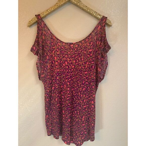 🖤 Charlotte Russe leopard print cold shoulder top - Picture 2 of 3